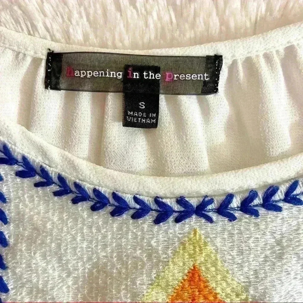 HIP Happening in the Present White Scoop Neck Boho Embroider Peasant Top (S) - Picture 5 of 8